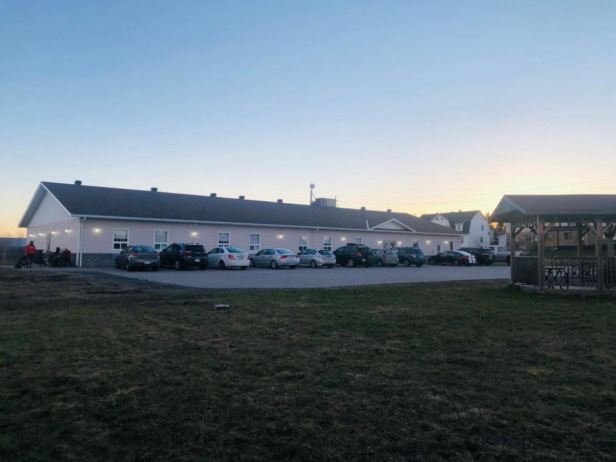Auberge Macdonald Guest Inn Iroquois Falls Exteriér fotografie
